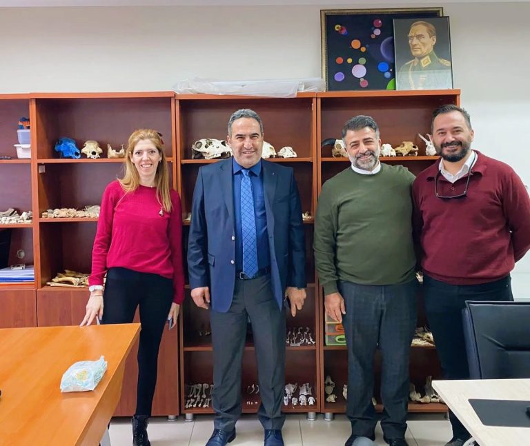 TC Kültür ve Turizm Bakanlığı Kazılar Dairesi Başkanı Sayın Umut Görgülü, Gaziantep Müze Müdürü Sayın Özgür Çomak, GAÜN Fen Edebiyat Fakültesi Dekanı Prof. Dr. Murat Kütük ve Arkeoloji Bölüm Başkanı Prof. Dr. Atilla Engin zooarkeoloji laboratuvarını ziyaret etmişlerdir ve 'yeni yıla merhaba' etkinliğine katılmışlardır.