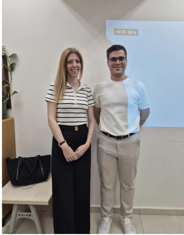 Ekip üyemiz Mustafa Kenan Agras "Üçağızlı I ve Üçağızlı II Mağaralarında Ele Geçen Alageyik (Dama mesapotamica) Aşık Kemiklerinde Geometrik Morfometri Analizi Yöntemiyle Morfolojik Değişimi Anlamak" başlıklı Yüksek Lisans tezinin savunmasını gerçekleştirmiştir. Kendisini tebrik ediyoruz